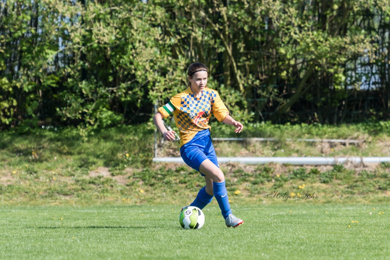 Bild 83 - B-Juniorinnen Bramstedter TS - SSV Hennstedt : Ergebnis: 3:7